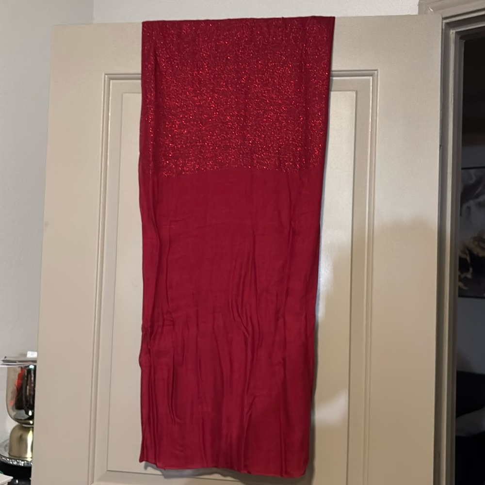 Red express scarf